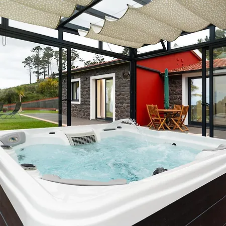 Vakantiehuis Florencas House - Private Jacuzzi & Garden Calheta (Madeira)