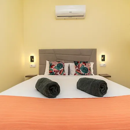 Florencas House - Private Jacuzzi & Garden *