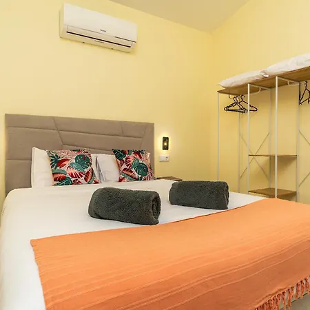 Florencas House - Private Jacuzzi & Garden Vakantiehuis Calheta (Madeira)