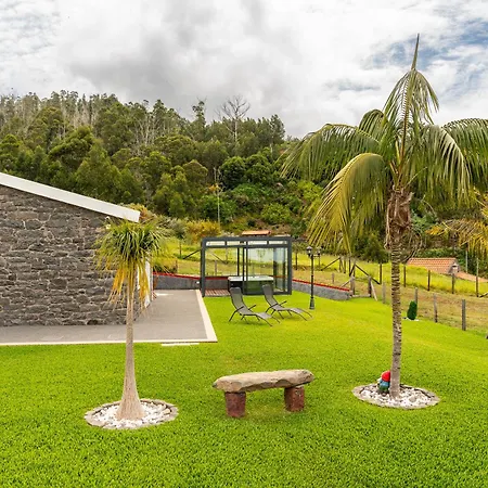 Vakantiehuis Florencas House - Private Jacuzzi & Garden Calheta (Madeira)