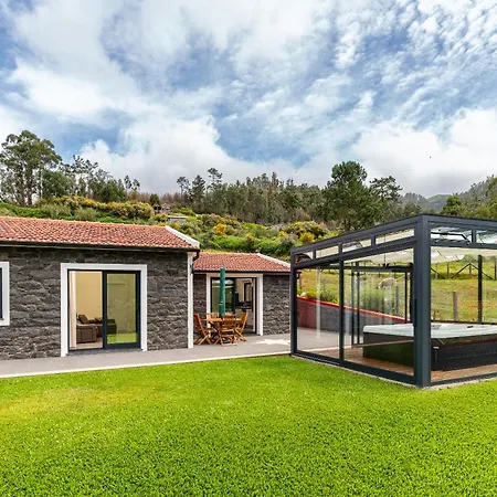 Florencas House - Private Jacuzzi & Garden * Calheta (Madeira)