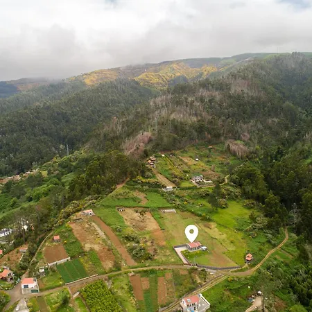 Vakantiehuis Florencas House - Private Jacuzzi & Garden Calheta (Madeira)