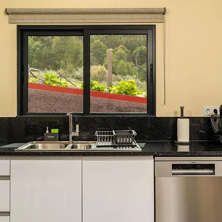 Florencas House - Private Jacuzzi & Garden Дом отдыха *