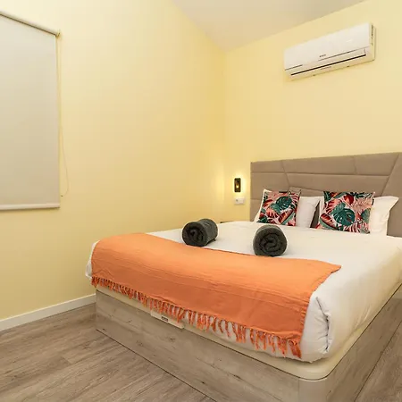 בית נופש Florencas House - Private Jacuzzi & Garden *