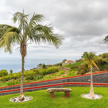 Florencas House - Private Jacuzzi & Garden Calheta (Madeira)