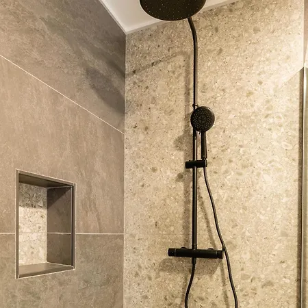 בית נופש Florencas House - Private Jacuzzi & Garden *