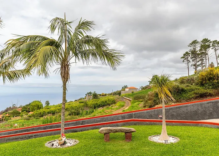 Florencas House - Private Jacuzzi & Garden Calheta (Madeira)