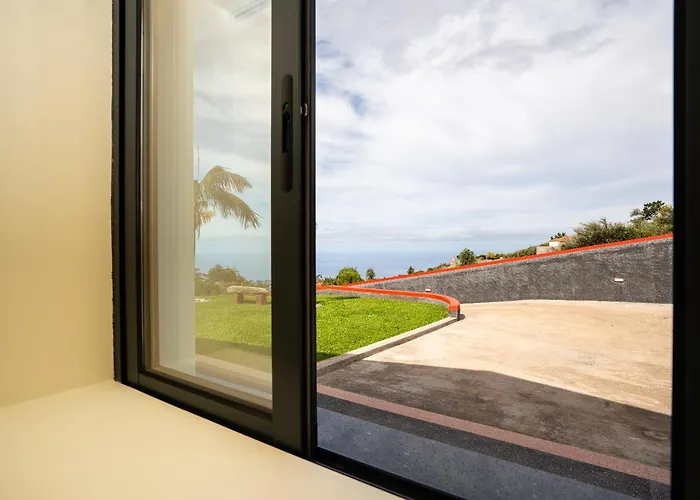 Florencas House - Private Jacuzzi & Garden Calheta (Madeira)