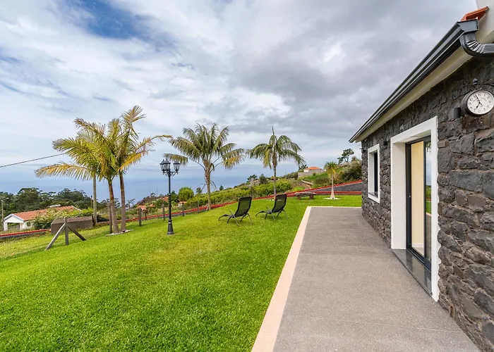 Florencas House - Private Jacuzzi & Garden * Calheta (Madeira)