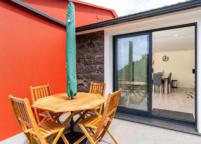 Florencas House - Private Jacuzzi & Garden Calheta (Madeira)