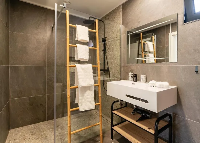 Florencas House - Private Jacuzzi & Garden Calheta (Madeira)