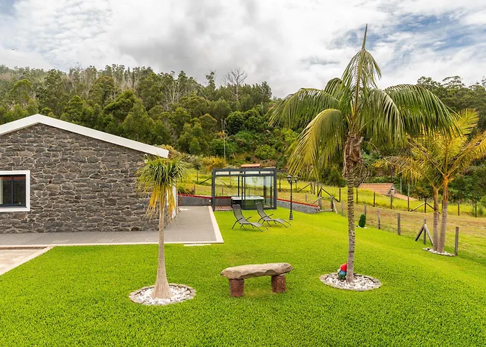 Dom wakacyjny Florencas House - Private Jacuzzi & Garden Calheta (Madeira)