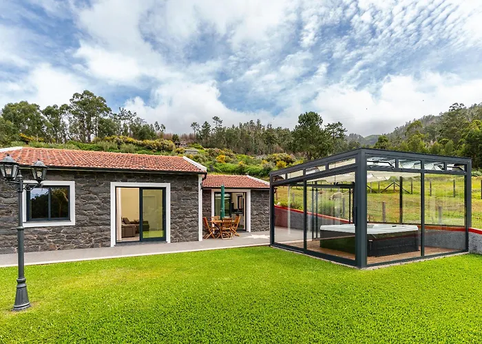 Florencas House - Private Jacuzzi & Garden * Calheta (Madeira)