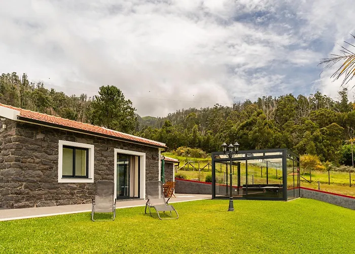 Florencas House - Private Jacuzzi & Garden Calheta (Madeira)