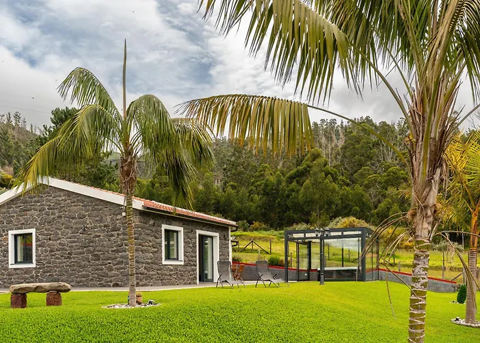 Dom wakacyjny Florencas House - Private Jacuzzi & Garden Calheta (Madeira)