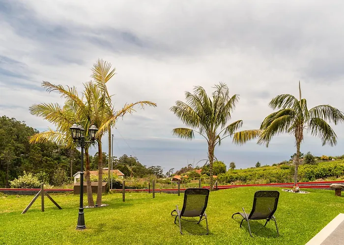 Florencas House - Private Jacuzzi & Garden Calheta (Madeira)