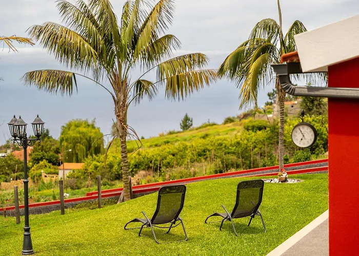 Dom wakacyjny Florencas House - Private Jacuzzi & Garden Calheta (Madeira)