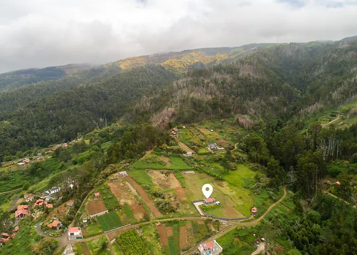 Dom wakacyjny Florencas House - Private Jacuzzi & Garden Calheta (Madeira)